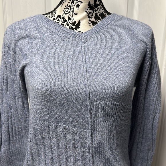 Sundance silk blend V-neck sweater XS periwinkle - Picture 2 of 6